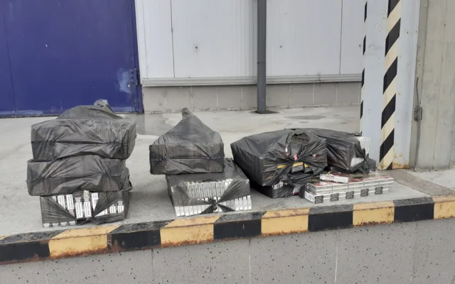 VIDEO: Celníci na D1 zastavili Bulhara, který pašoval cigarety. Dále našli 40 litrů neznačeného alkoholu