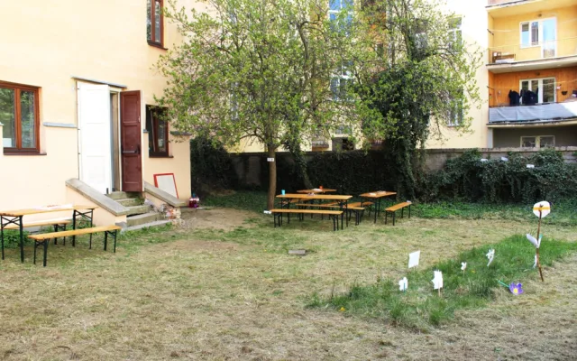 FOTO: Zahrada, polštáře k odpočinku, klec s ptáky. Jihlavská ScioŠkola ukázala nové prostory