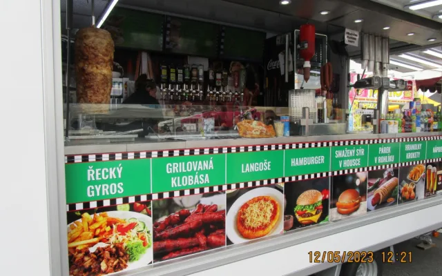 Langoše, trdelníky, kebab. Hygienici kontrolovali jídlo na ždárské pouti i na Světovém poháru ve Vysočina aréně