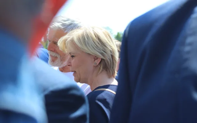 VIDEO: Prezident Pavel strávil odpoledne v Jihlavě aktivně, běžel štafetu a vyzkoušel i skateboard