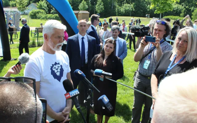 VIDEO: Prezident Pavel strávil odpoledne v Jihlavě aktivně, běžel štafetu a vyzkoušel i skateboard