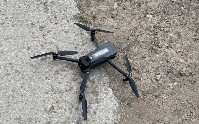 Energetici kontrolují elektrické vedení drony. Ušetří si tím práci a rychleji zjistí poruchy
