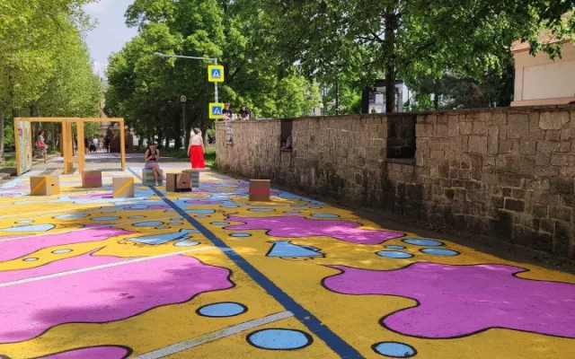Místo parkoviště barevná promenáda. Festival Landscape na týden proměnil ulici Jana Masaryka