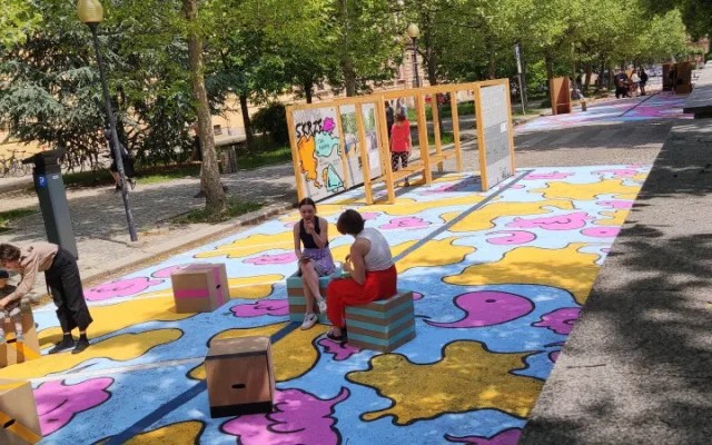 Místo parkoviště barevná promenáda. Festival Landscape na týden proměnil ulici Jana Masaryka