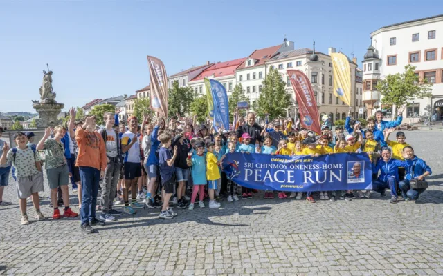 Děti v Jihlavě se dnes zapojily do Mírového běhu. Nejvíc jich bylo ze ZŠ Kollárova a Křížová