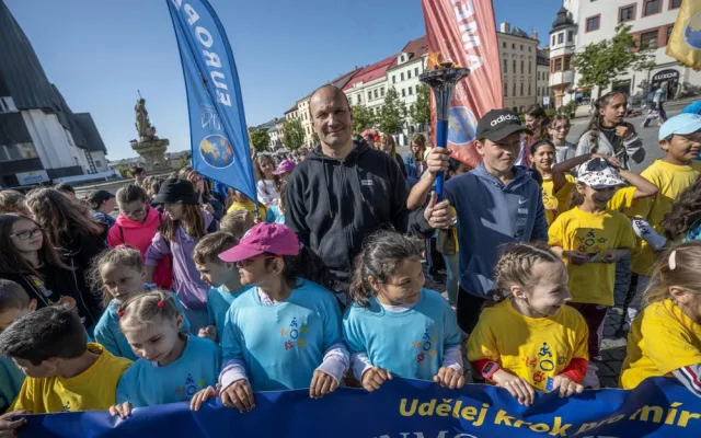 Děti v Jihlavě se dnes zapojily do Mírového běhu. Nejvíc jich bylo ze ZŠ Kollárova a Křížová