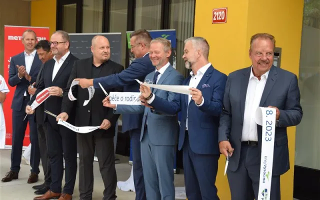 FOTO: Pelhřimovská nemocnice má nový Pavilon péče o rodinu. Podívejte se, jak to uvnitř vypadá