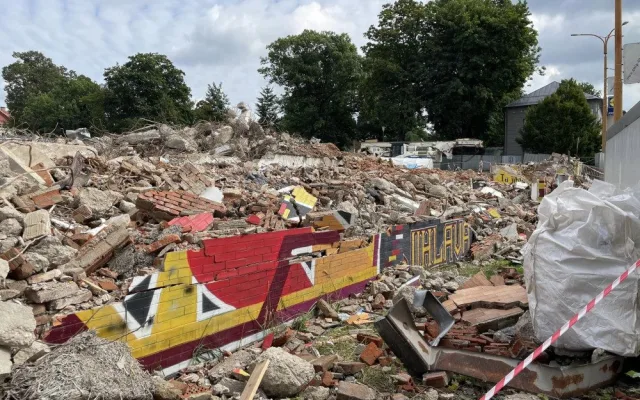 Demolice zimáku, měsíc po začátku. Zatím jsem všichni spokojeni, máme několik týdnů náskok, říká radní Beke