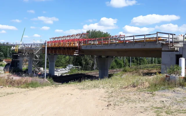 FOTO: Na nový obchvat Havlíčkova Brodu padne skoro 40 tisíc tun asfaltu. Hotový bude do Vánoc