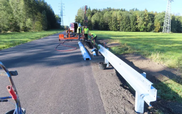 Rekonstrukce silnice na Havlíčkobrodsku jde do finále. Dělníci opravili výtluky, povrch a svodidla