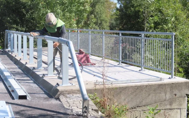 Rekonstrukce silnice na Havlíčkobrodsku jde do finále. Dělníci opravili výtluky, povrch a svodidla