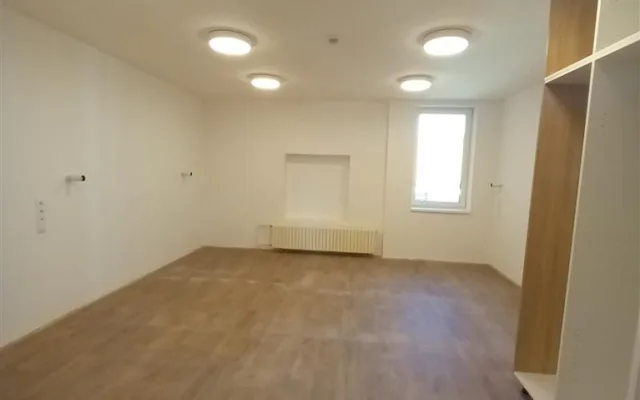 FOTO: Už brzy v novém. Dva domovy mládeže prochází modernizací, podívejte se na průběh rekonstrukce