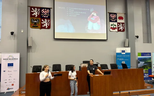 Studenti v Jihlavě diskutovali o jinakosti, LGBT, dezinformacích nebo i umělé inteligenci