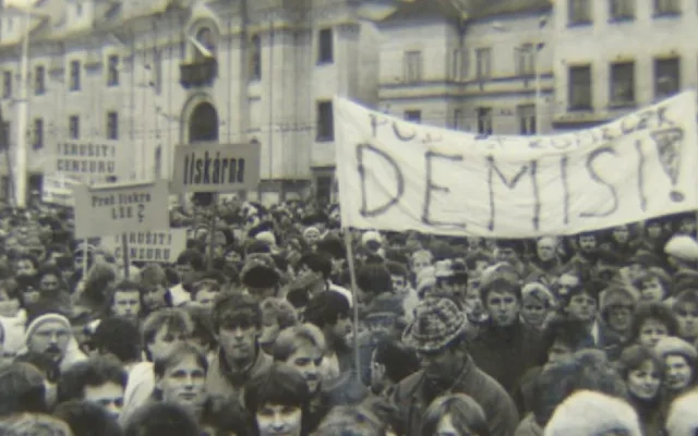 Revoluční plamen se v roce 1989 v Jihlavě rozhořel o týden později než v Praze. Hlavními lídry byli vysokoškoláci