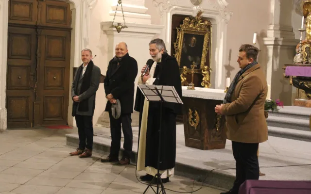 VIDEO: Po roce o půl opět přístupný veřejnosti. Opravený kostel sv. Ignáce se chlubí novou fasádou, nabídne bohatý kulturní program