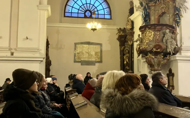VIDEO: Po roce o půl opět přístupný veřejnosti. Opravený kostel sv. Ignáce se chlubí novou fasádou, nabídne bohatý kulturní program