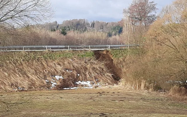 Podemletá komunikace III/40614 v katastru Mrákotína