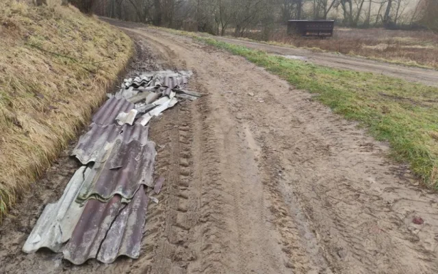 Výšlap na Jelení Horu u Hodic nalákal davy lidí. Všechny překvapil nalezený nebezpečný odpad, hledá se pachatel
