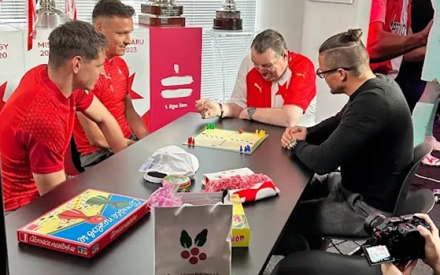 Splněný sen. Hynek z domova v Počátkách se potkal s fotbalisty Slavie, navštívil trénink a pohladil si trávník