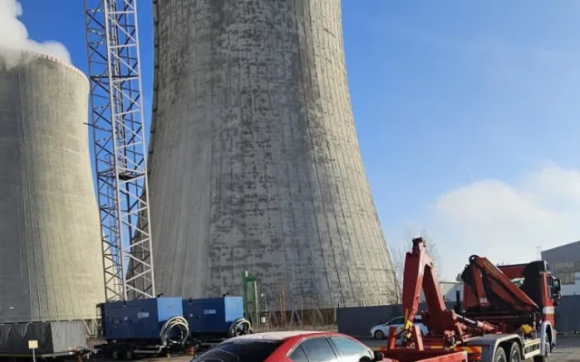 FOTO: Hasiči z Dukovan a Temelína mají nové kontejnery na hašení elektromobilů
