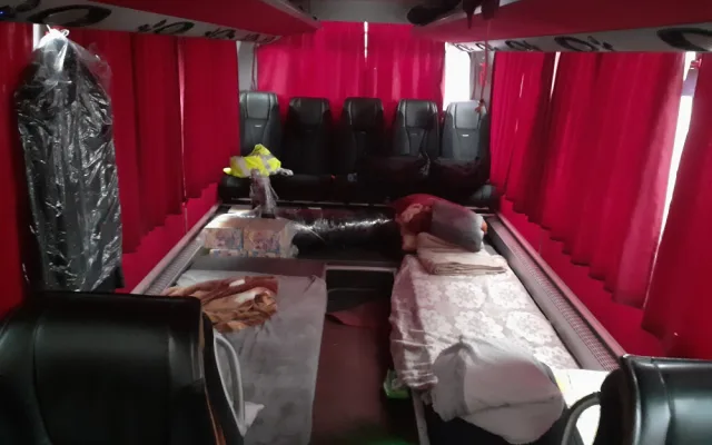 Místo lidí alkohol. Řidič autobusu vezl z Moldavska do Londýna alkohol, celníci na D1 zabavili přes 600 litrů