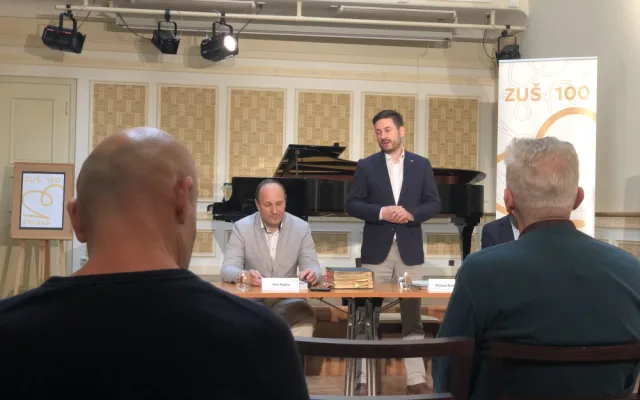 VIDEO: Jihlavská ZUŠ už sto let pomáhá rozvíjet talent dětí. Výročí přijede oslavit i Čechomor
