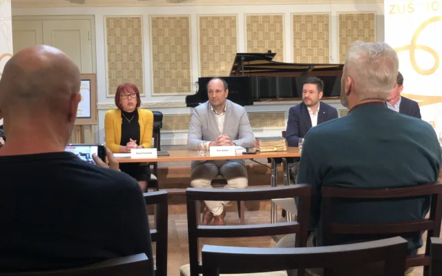 VIDEO: Jihlavská ZUŠ už sto let pomáhá rozvíjet talent dětí. Výročí přijede oslavit i Čechomor