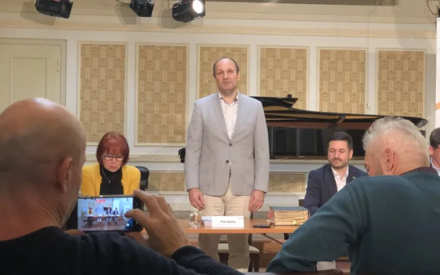 VIDEO: Jihlavská ZUŠ už sto let pomáhá rozvíjet talent dětí. Výročí přijede oslavit i Čechomor