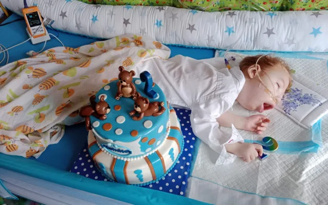 Syn má poškozený mozek a nedožije se rána, řekli Tereze po porodu. Míša teď oslaví tři roky a mamince dává velkou sílu