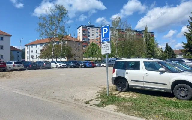 Parkování v lokalitě za budovou E
