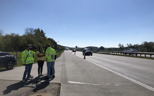 VIDEO: Na D1 přibyly další značky, které řidičům kamionů zakazují předjíždění. Celkem jich bude 250