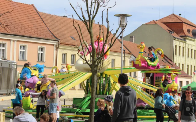 V Třešti si o víkendu užívali pouťové atrakce. Přálo tomu slunečné počasí