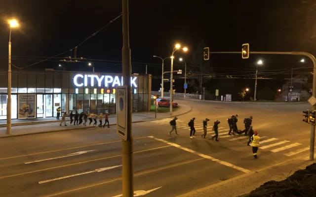 VIDEO: Noční střelba a dva útočníci v Cityparku. Událost v Jihlavě, která prověřila záchranné složky z Vysočiny