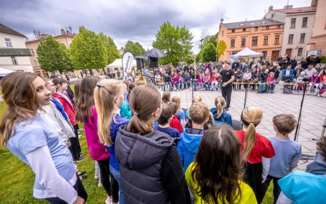 Banjo ze starého rendíku nebo píšťalka z mrkve. Hudební hřiště návštěvníky bavilo