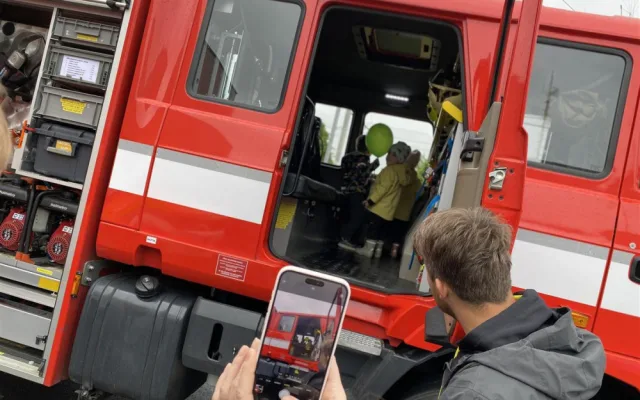 Děti slavily svůj svátek s krajskými záchranáři. Přišly na dva tisíce lidí