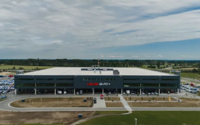 Louda Auto otevřel v Poděbradech největší autosalon předváděcích, zánovních a ojetých vozů v Evropě