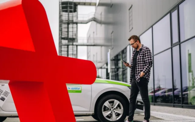 Louda Auto otevřel v Poděbradech největší autosalon předváděcích, zánovních a ojetých vozů v Evropě