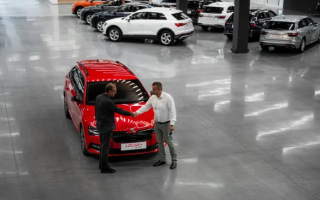 Louda Auto otevřel v Poděbradech největší autosalon předváděcích, zánovních a ojetých vozů v Evropě