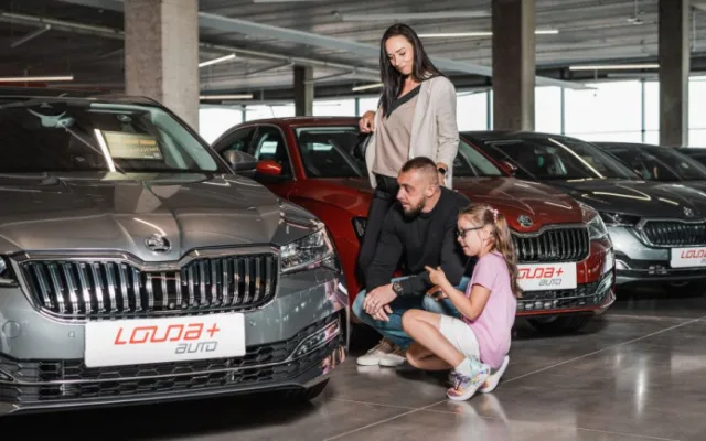 Louda Auto otevřel v Poděbradech největší autosalon předváděcích, zánovních a ojetých vozů v Evropě