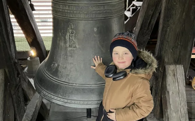 Nejmladší zvoník v Česku společně s tatínkem odhaluje ukrytá tajemství věží a zvoniček. Zavítali i do Jihlavy