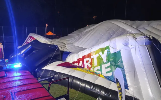 Vítr úřadoval na festivalu v Jihlavě. Spadl tam party stan, zranil několik desítek lidí