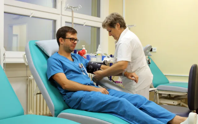 Vzor pro druhé. Zaměstnanci jihlavské nemocnice přišli darovat krev, třetina z nich byli nováčci