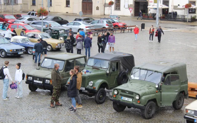Ježkova jízda projela Jihlavskem už potřetí. Veteránům přálo počasí, sprchlo až v úplném závěru