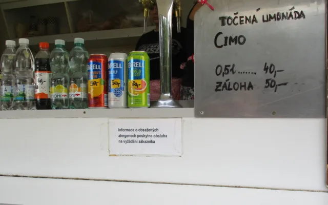 Kontroly hygieniků na velkých akcích na Vysočině. Problémy u třinácti stánků