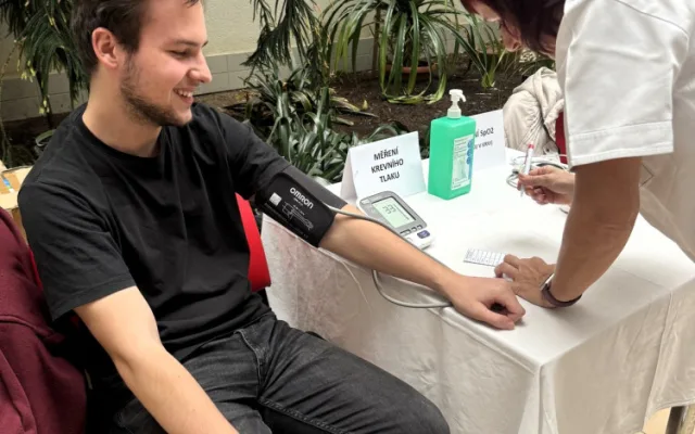 Den diabetu v Nemocnici Pelhřimov přilákal stovky návštěvníků napříč generacemi
