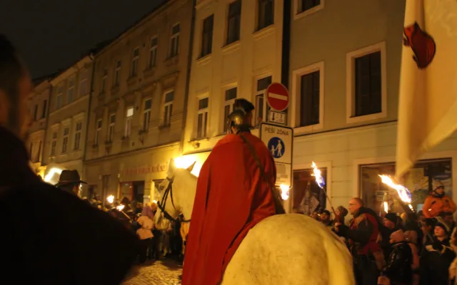 Pondělí patřilo v Jihlavě svatému Martinovi, na průvod přišly tisíce lidí