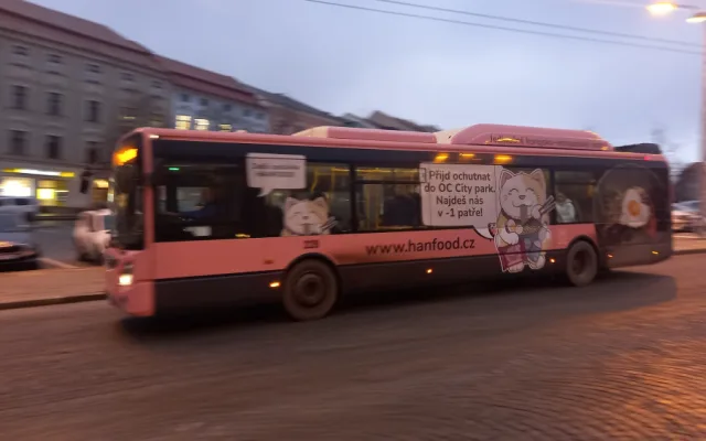 POLITICKÁ KORIDA: Měla by Jihlava zrušit celovozovou reklamu v MHD? Odpovídají zastupitelé