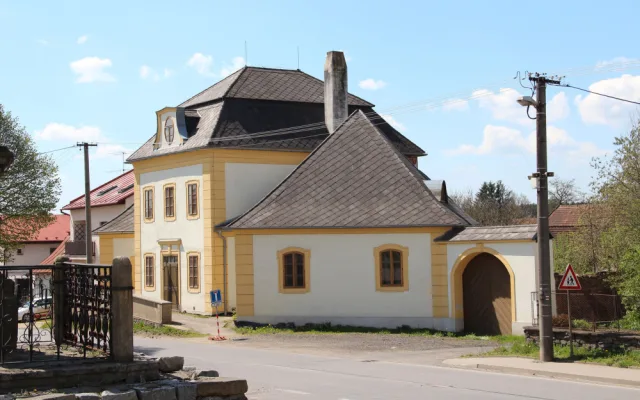 Ostrov nad Oslavou, foto: santini.cz
