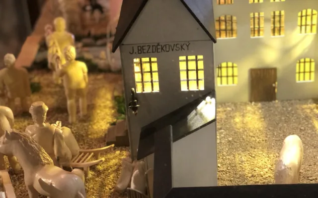 VIDEO: Lidé v Rohozné znovu obdivují pohyblivý betlém s hlasem Ondry Vetchého. Vznikal osm měsíců