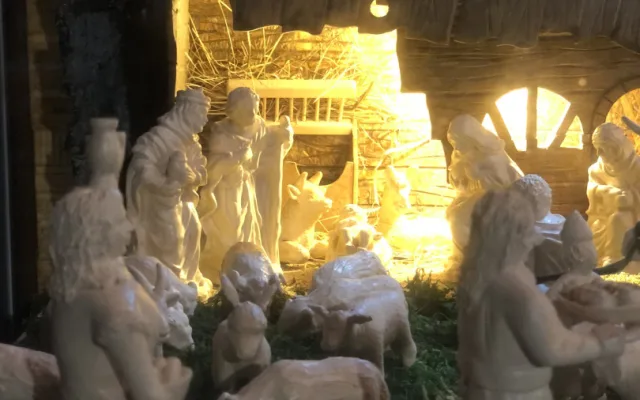 VIDEO: Lidé v Rohozné znovu obdivují pohyblivý betlém s hlasem Ondry Vetchého. Vznikal osm měsíců